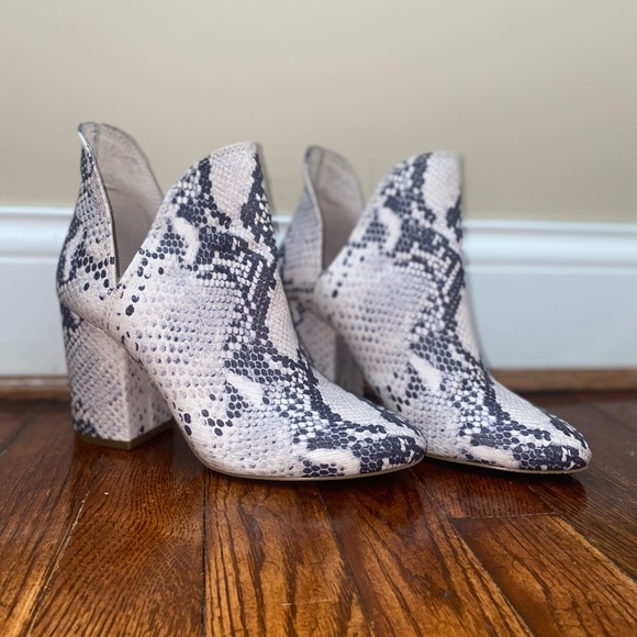 Steve Madden Snakeskin booties - Picture 2 of 4